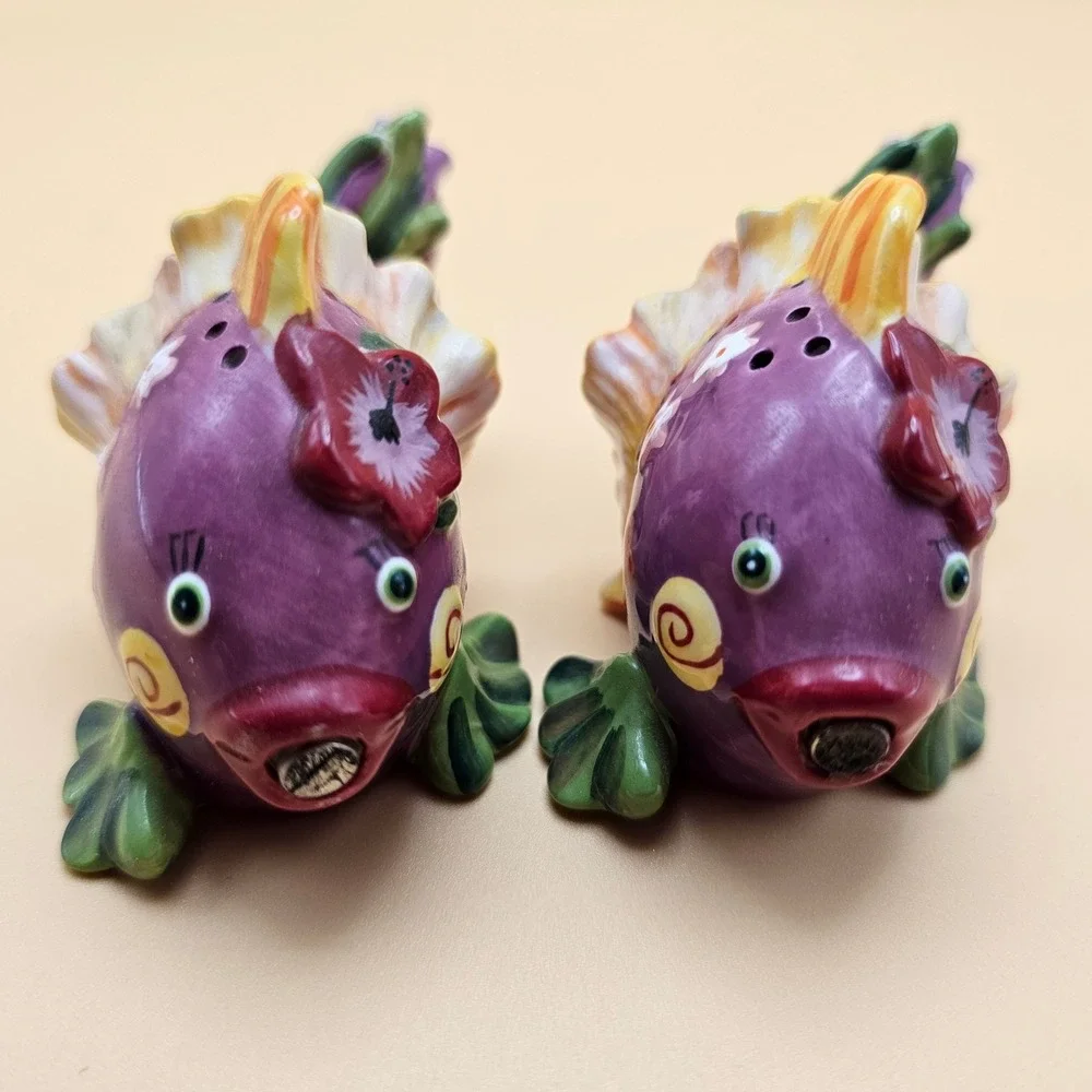 Cute Purple Fish Salt Pepper Shakers Ceramic Novelty Kitchen Decor Magnetic Lips